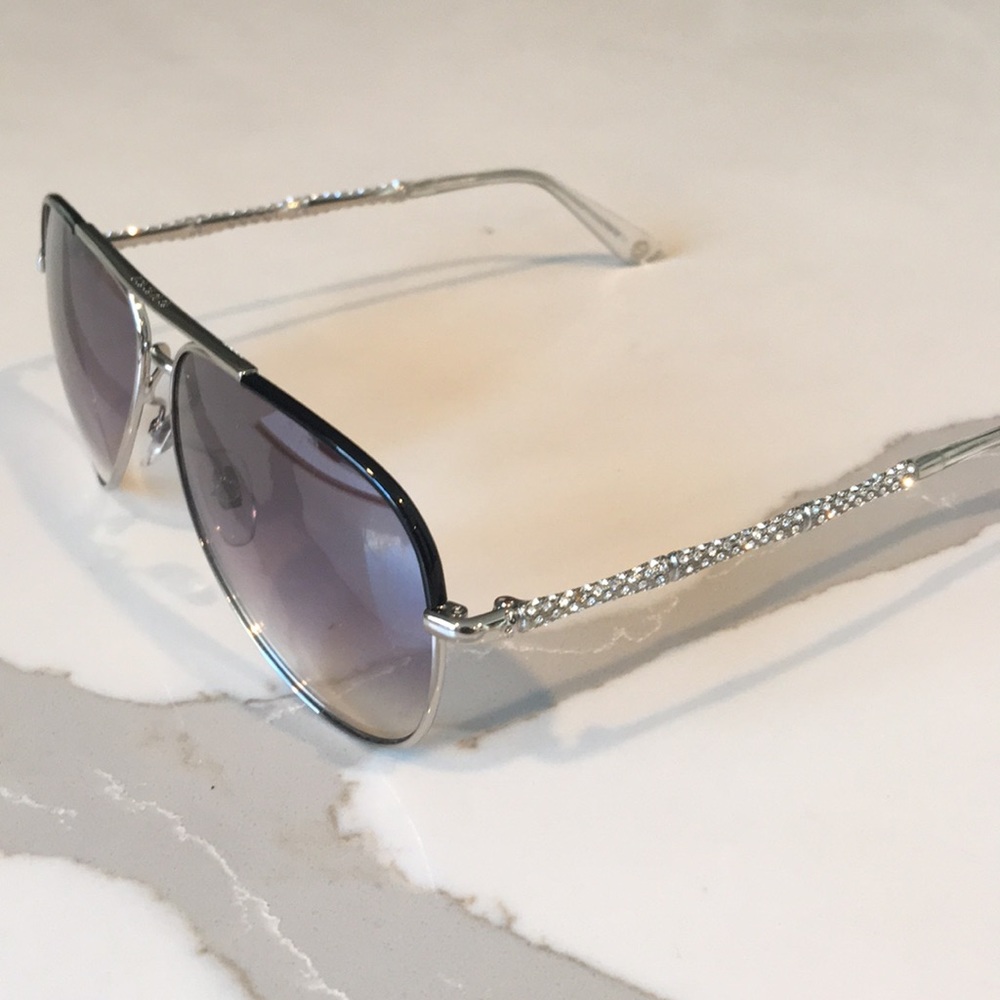 Gucci sunglasses 😎 - Picture 7 of 8